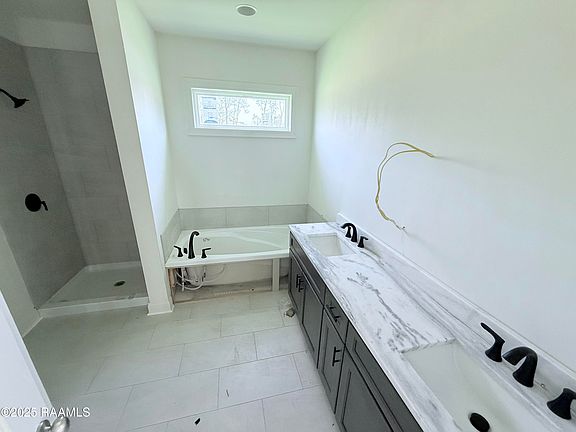 5th image of 316 Berchman Oaks Dr