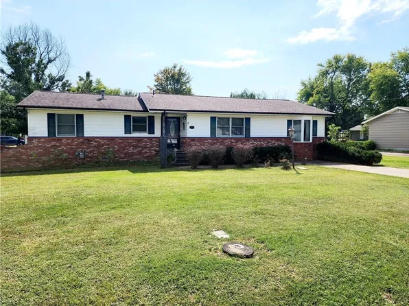611 E Antelope St, Girard, KS 66743