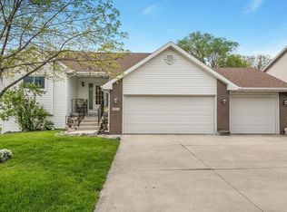 5200 Meadow Wood Cir, Des Moines, IA 50317