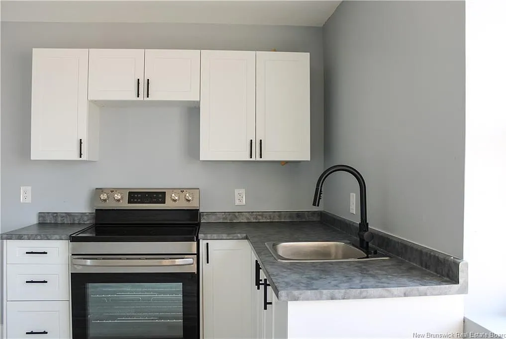 1 bed, 1.0 bath, 300 sqft, $1,200 — Photo 3
