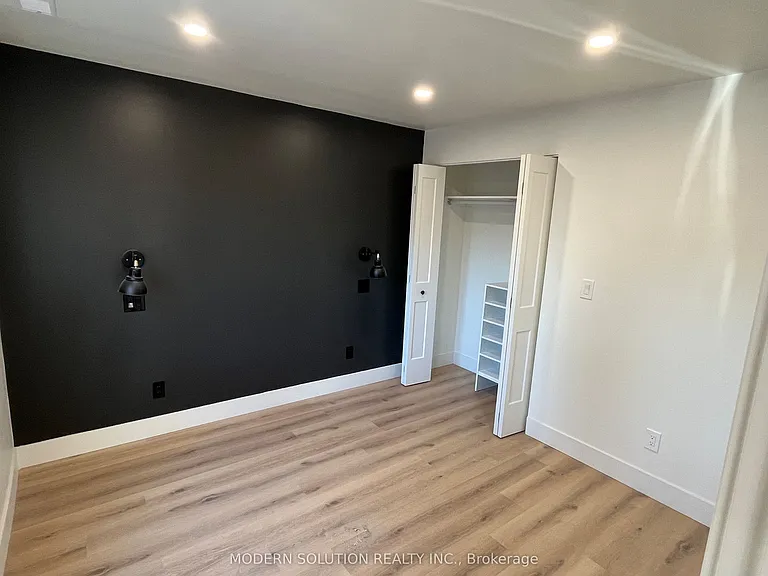 23 Tilden Cres — Photo 9