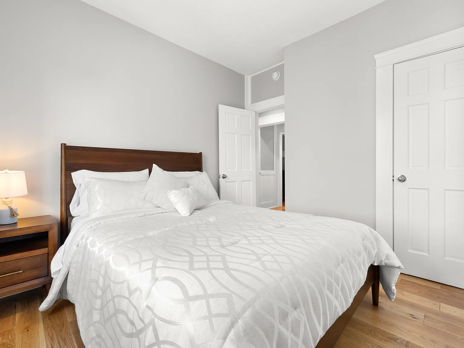 2 bed, 750 sqft, $3,050 — Photo 4