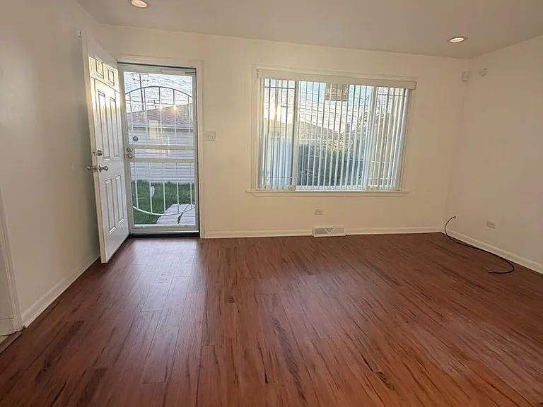 460 Hoxie Ave — Photo 6