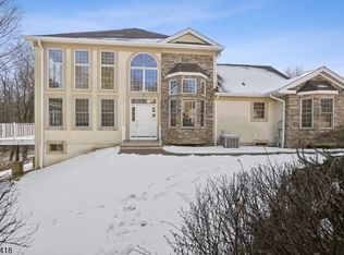 8 Brown Ct, Chester, NJ 07930