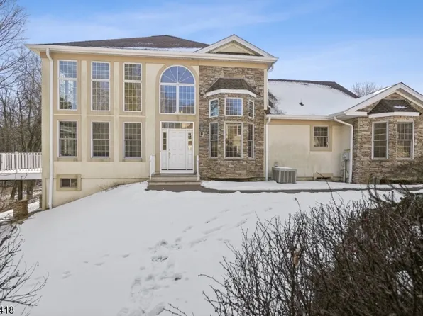 8 Brown Ct, Chester Twp., NJ 07930