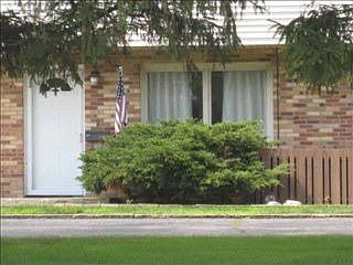 5th image of 2208 E Lincoln St