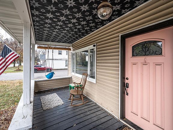 4th image of 725 Summit Ave