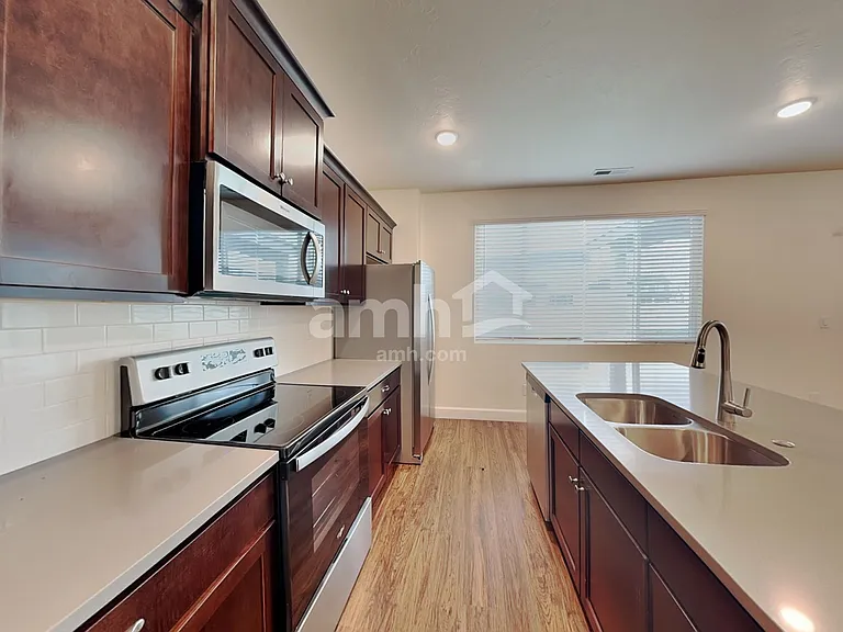 884 N Garnet Creek Ave — Photo 4