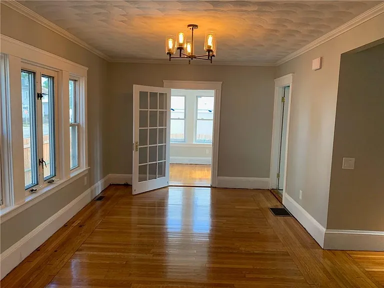 160 California Ave — Photo 11