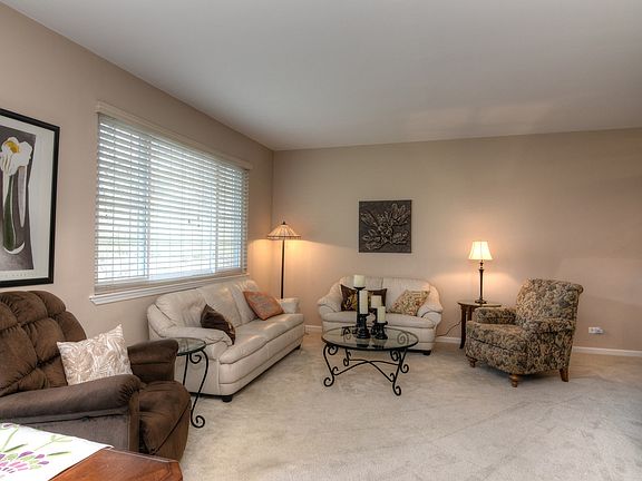 Excellent Entertaining Area With Freshly Cleaned Carpeting