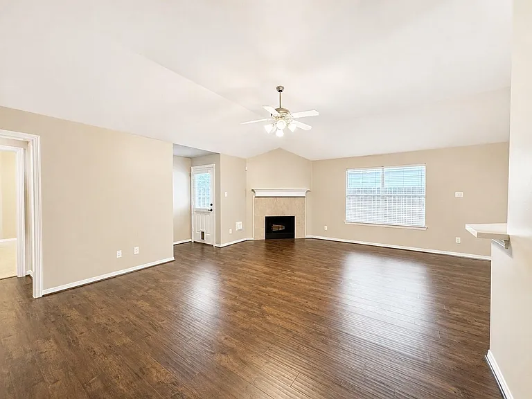 1823 Strongs Ct — Photo 10