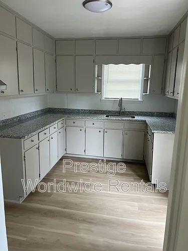 2823 Lee St Photo 1