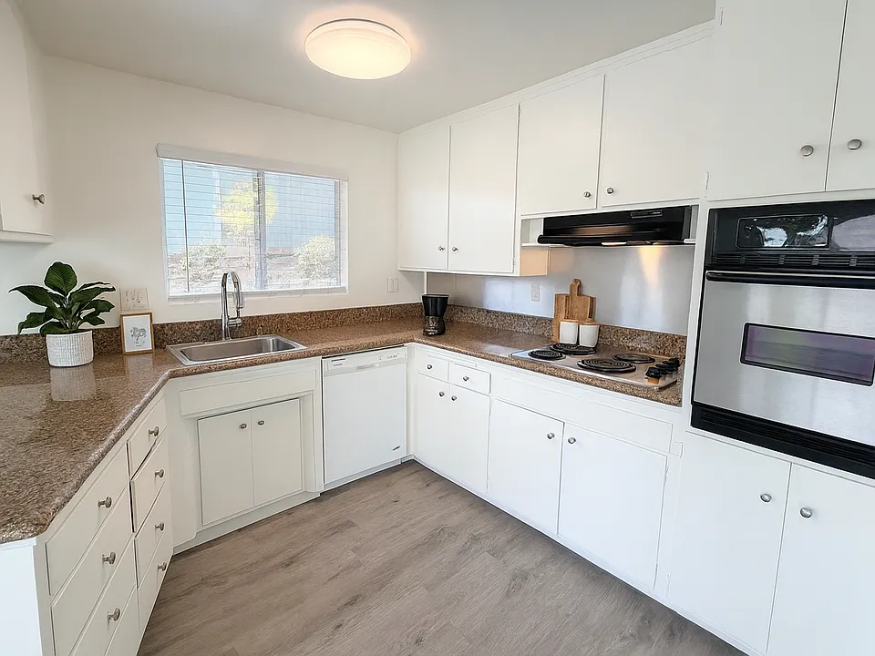 3 bedroom/2 bathroom kitchen