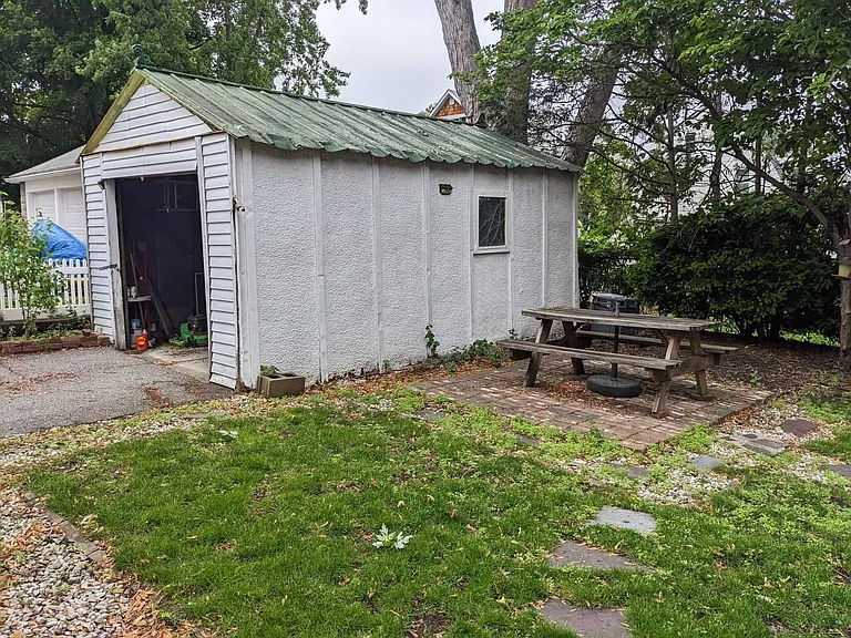 Chester Ave — Photo 27
