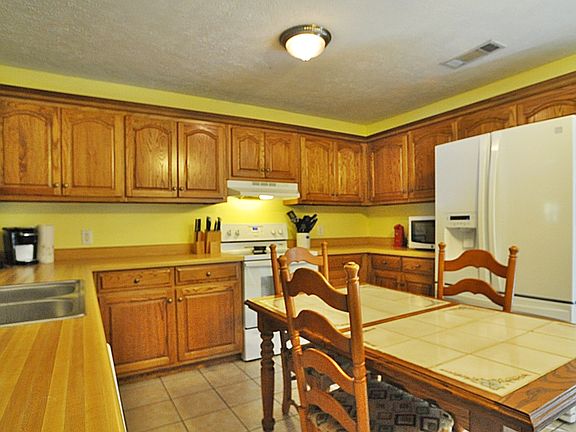 3rd image of 117 Laurelbrook Dr