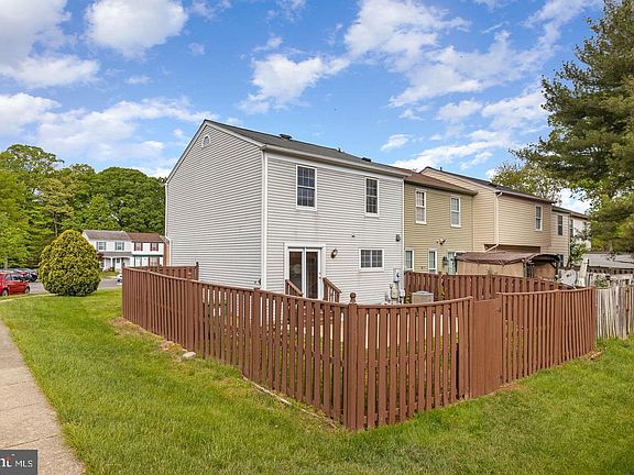 4th image of 2924 Madeira Ct