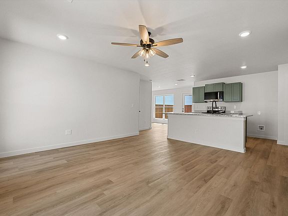 5th image of 515 E 24th St