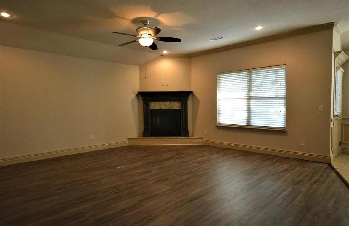 3 bed, 1856 sqft, $2,200 — Photo 1