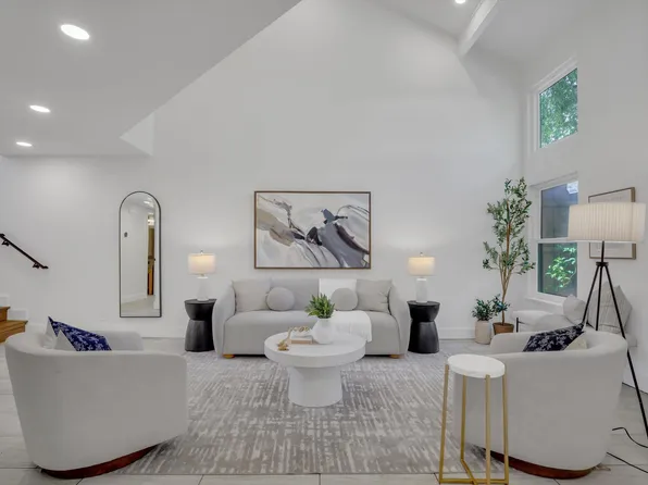 4826 La Fiesta Pl, San Jose, CA 95129