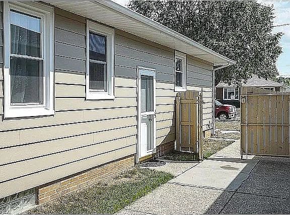 3rd image of 3324 North Ave