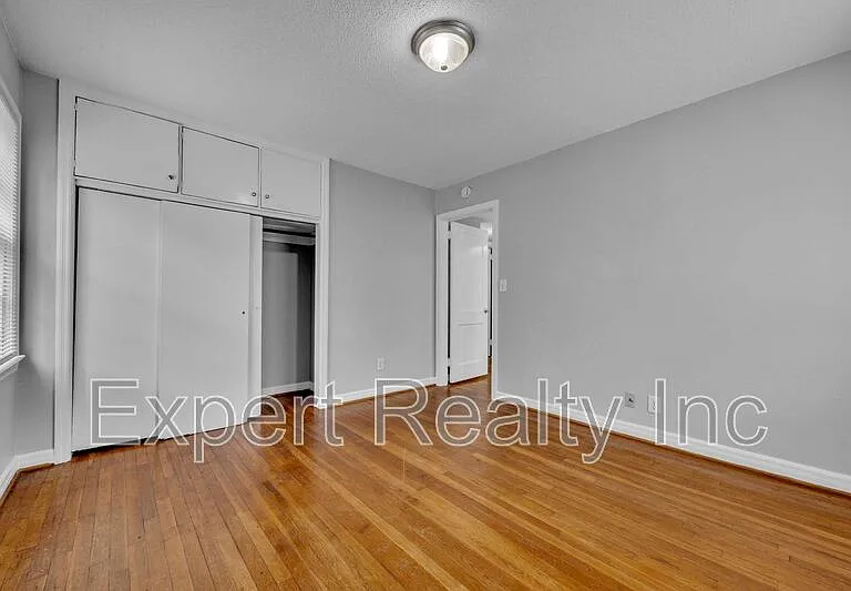 920 Parkway Dr — Photo 14