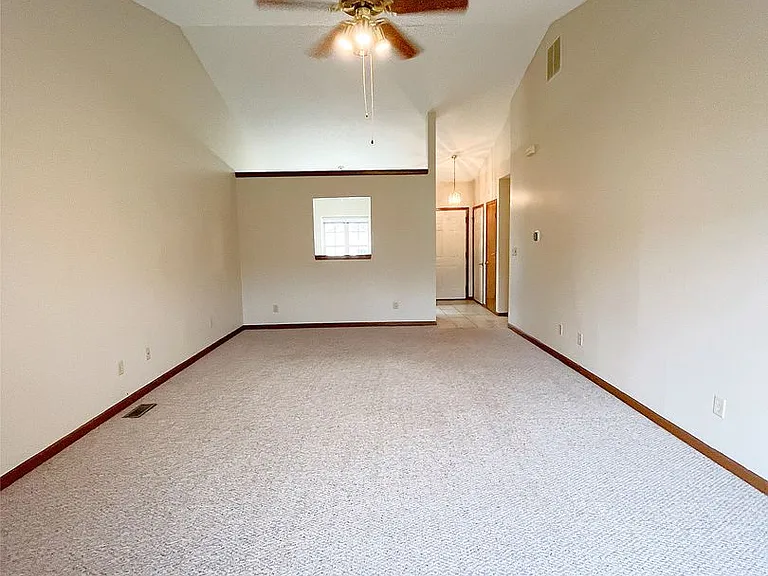 3520 Thornhill Cir E — Photo 4
