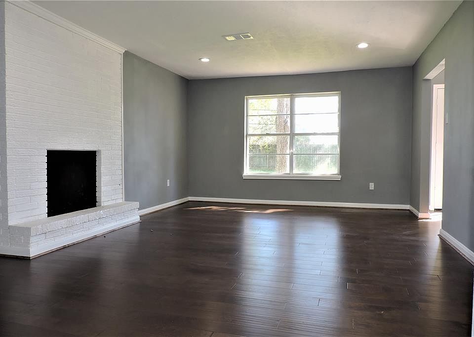 1st image of 207 Staples Dr