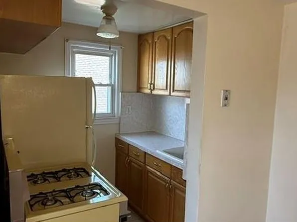 264-15 82nd Ave #2, Glen Oaks, NY 11004