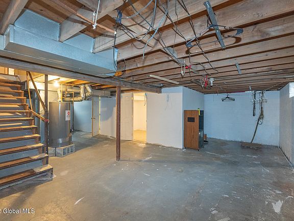 5th image of 25 Winthrop St