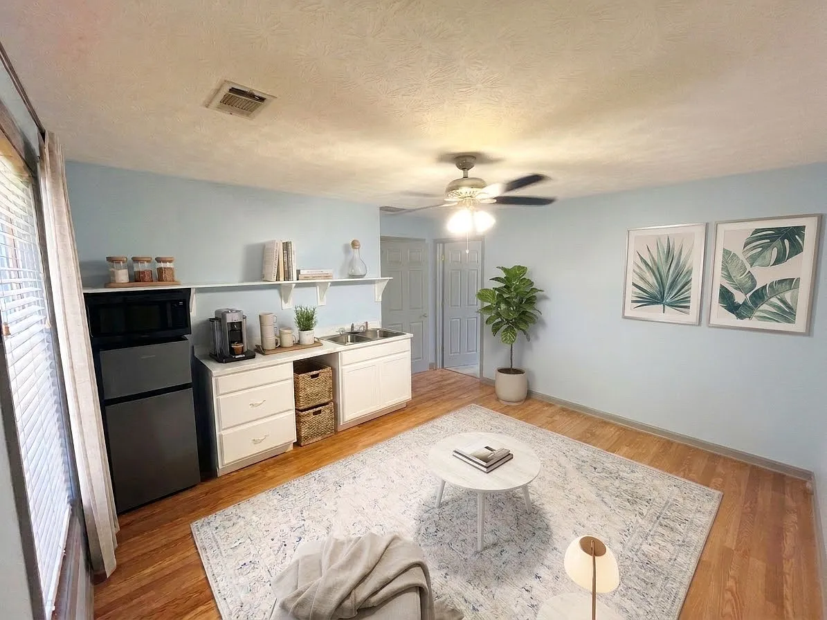 1 bed, $900 — Photo 2