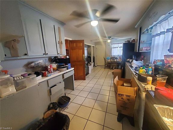 4th image of 2004 Chatwick Dr