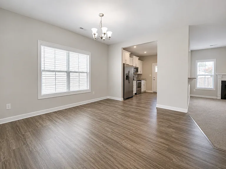 2204 Engle Ave — Photo 5