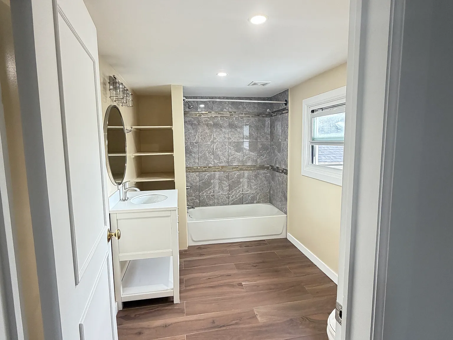 2 bed, 1020 sqft, $2,500 — Photo 3