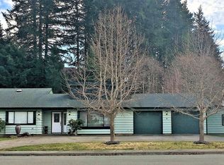 960 Helen Ln, Brookings, OR 97415