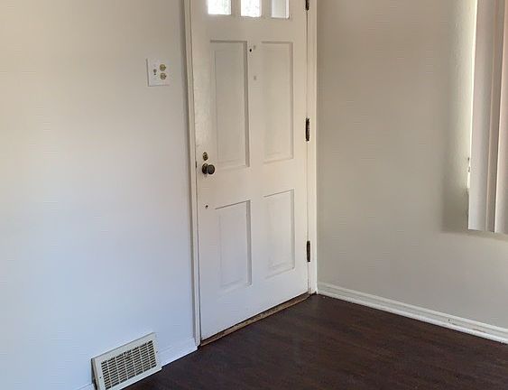 3rd image of 1044 Sherwood Dr