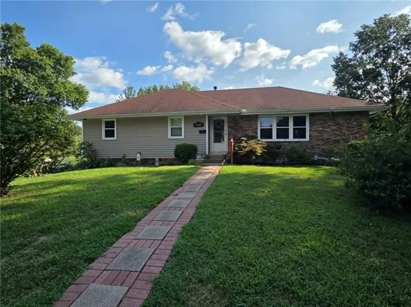 17907 E Redwood Dr, Independence, MO 64056