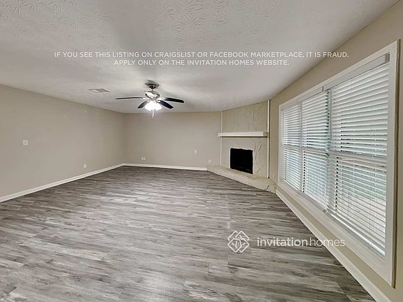 3rd image of 210 Hunt Ridge Dr