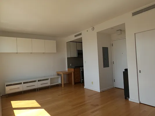 Rented by R New York | media 16