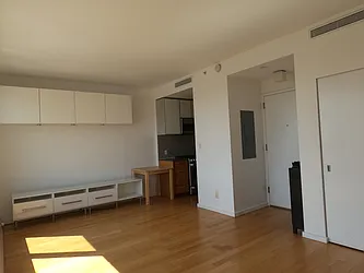 Rented by R New York