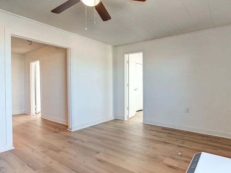 807 W 5th St — Photo 9