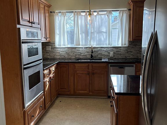 2nd image of 3904 Sunbeam Ave
