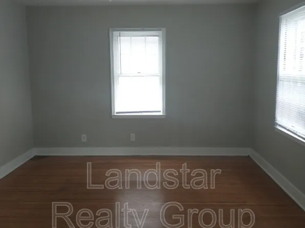 1105 Berry Blvd, Louisville, KY 40215