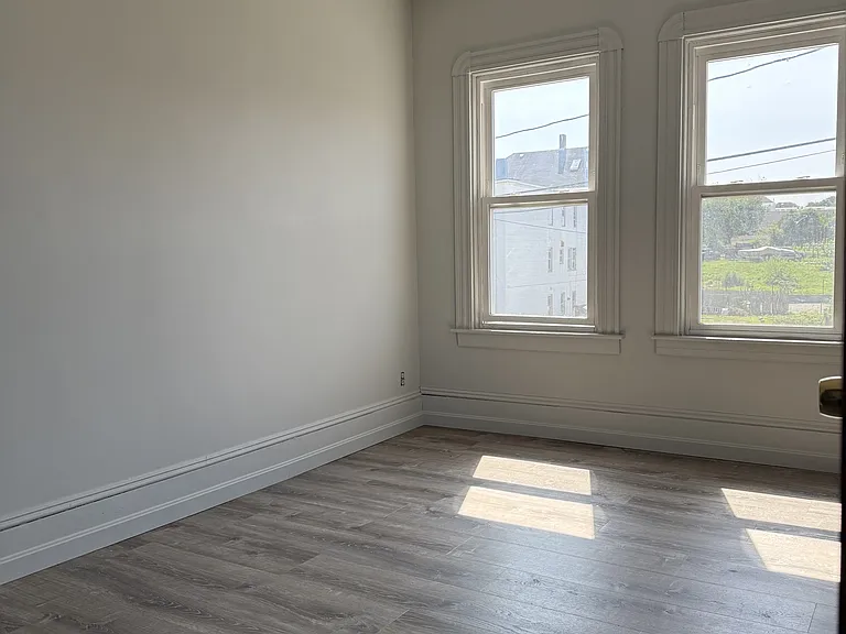 418 Belleville Ave #2N — Photo 6