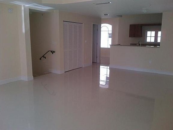 4th image of 18416 NE 27th Ct #18416