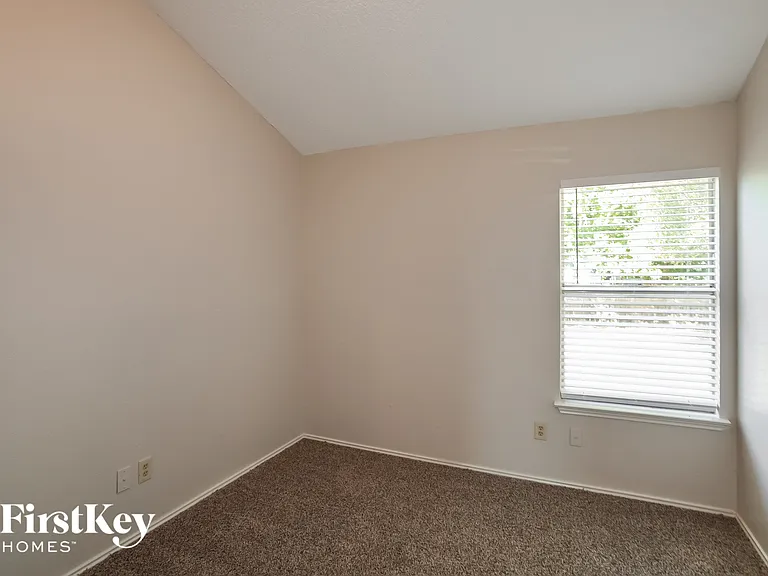 624 S Waxahachie St — Photo 13