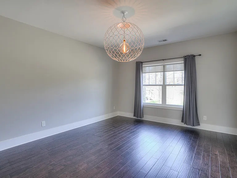 908 Youngs Ln — Photo 10
