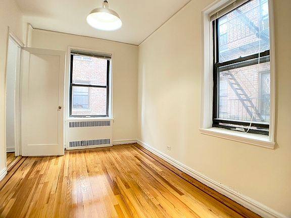 5th image of 729 W 186th St #F5