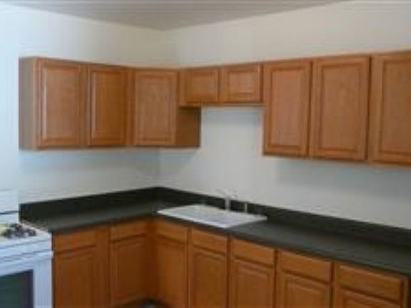 5th image of 610 33rd St