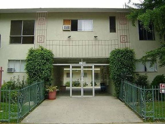2nd image of 17433 Vanowen St APT 35