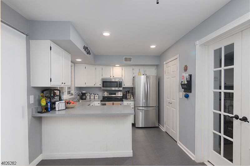 1st image of 415 IROQUOIS CT
